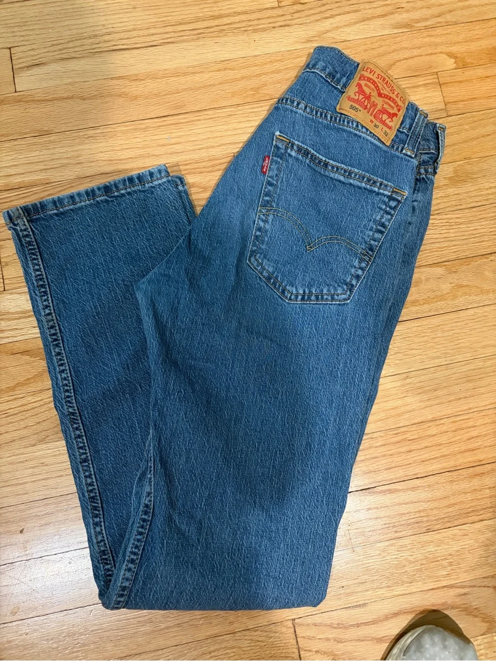Levi's Classic Medium Blue Relaxed Jeans